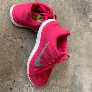 Like new nike free 4.0 sneakers